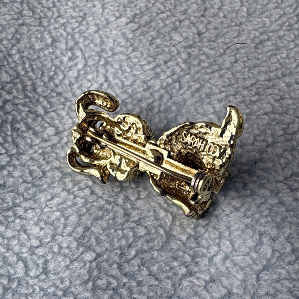 Sarah Coventry Gold Dog Brooch with Green and Red Stones - Picture 2 of 5